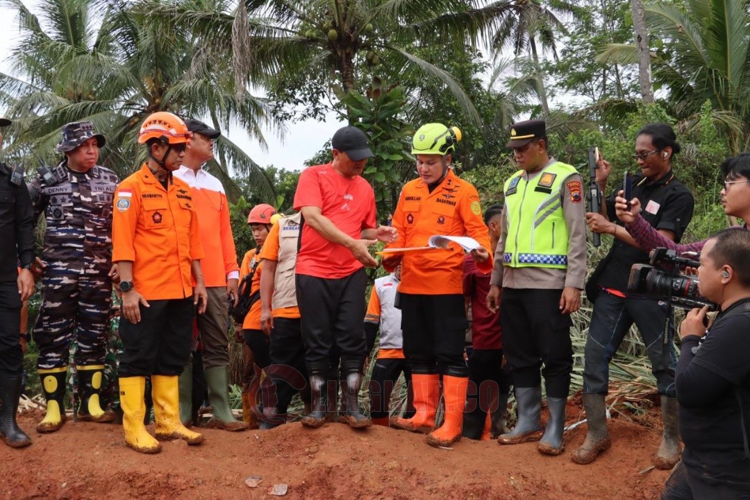 Gubernur Jawa Tengah Tinjau Lokasi Longsor Majenang, Kapolresta Cilacap Pastikan Pengamanan dan Evakuasi Berjalan Lancar