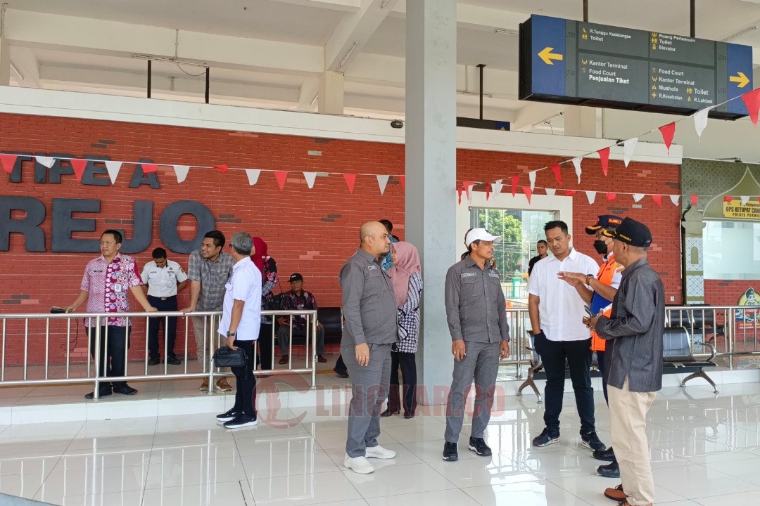 TINJAU. Komisi II DPRD Kabupaten Purworejo meninjau sejumlah fasilitas layanan transportasi publik di beberapa lokasi di Purworejo.