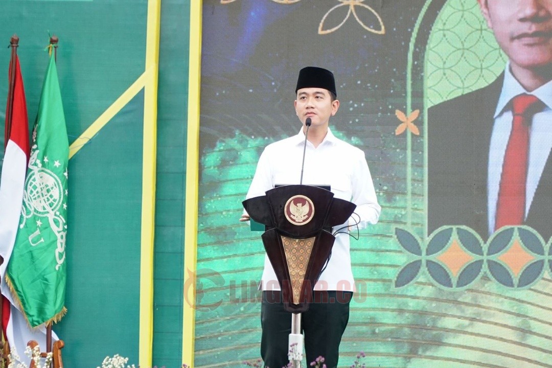 Wakil Presiden RI, Gibran Rakabuming Raka saat memberikan sambutan pelantikan PW GP Ansor Jateng hari ini, Ahad (2/11/2025) di Ponpes Ash Shodiqiyah, Kelurahan Sawah Besar, Kecamatan Gayamsari, Kota Semarang. Foto: dokumentasi