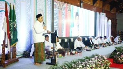 Wakil Gubernur Jateng, Taj Yasin Maimoen saat menghadiri Silaturahmi Mursyid, Manaqib Kubro, Istighosah dan Pengajian Akbarr Idaroh Wustho Jateng & DIY, di Pondok Pesantren Roudlotul Mubtadiin Balekambang, Jepara, Sabtu (22/11/2025). Foto: dokumentasi