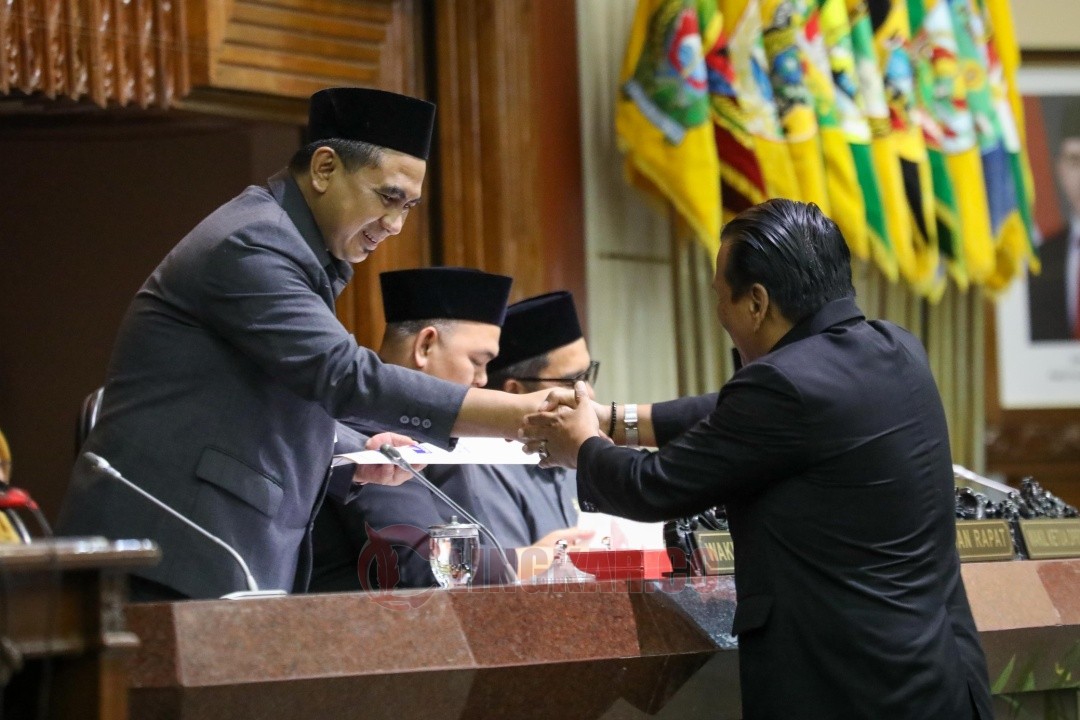 Wakil Gubernur Jawa Tengah, Tak Yasin Maimoen dalam rapat paripurna bersama DPRD Jateng dengan agenda Penjelasan Gubernur atas Raperda Rancangan APBD 2026 dan Nota Keuangannya, di Gedung Berlian Kota Semarang, pada Senin, (24/11/2025). Foto: dokumentasi