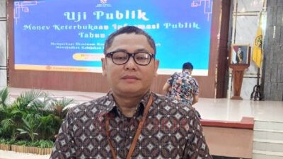 Direktur eksekutif The Justice Institute, M. Kholidul Adib, MSI disela menjadi Panelis Uji Publik Monitoring dan Evaluasi (Monev) Keterbukaan Informasi Publik, Badan Publik Jawa Tengah yang digelar Komisi Informasi Publik (KIP) Jateng di gedung BPSDM Jateng, Semarang, Selasa (25/11/2025). Foto: istimewa