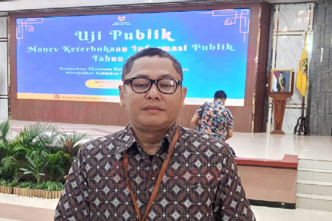 Direktur eksekutif The Justice Institute, M. Kholidul Adib, MSI disela menjadi Panelis Uji Publik Monitoring dan Evaluasi (Monev) Keterbukaan Informasi Publik, Badan Publik Jawa Tengah yang digelar Komisi Informasi Publik (KIP) Jateng di gedung BPSDM Jateng, Semarang, Selasa (25/11/2025). Foto: istimewa