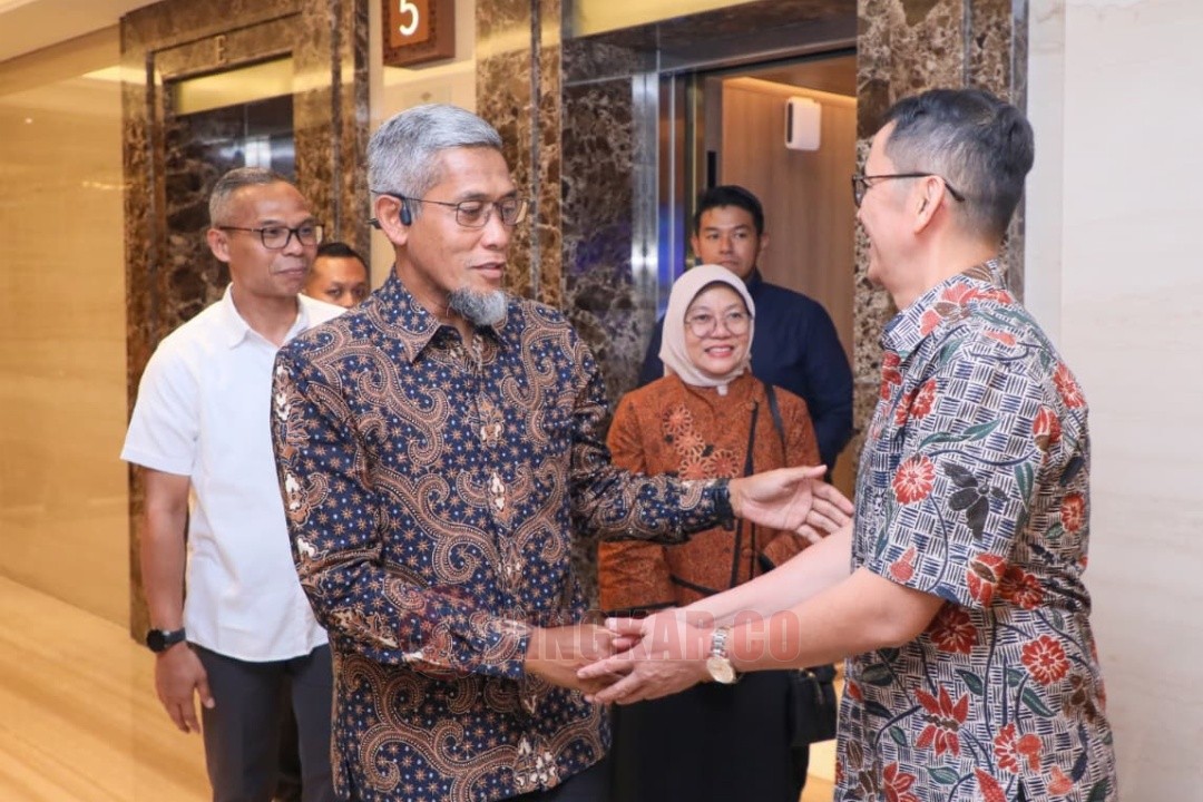 Sekda Jateng Sumarno saat menghadiri Gala Dinner dan Investment Networking dalam rangkaian Central Java Investment Business Forum (CJIBF) 2025, di Hotel Tentrem, Kota Semarang, Selasa (4/11/2025) malam. Foto: dokumentasi