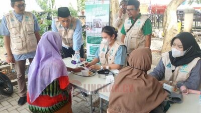 Kegiatan pengobatan gratis ini halaman kantor Kelurahan Kaligawe Kecamatan Gayamsari Kota Semarang, Kamis?-/11/2025). Foto: Rifqi/Lingkar.co