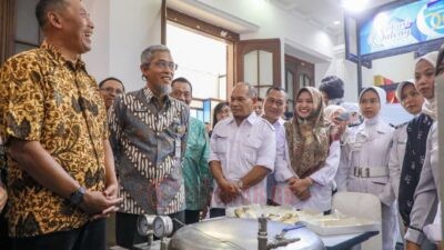 Sekda Jateng Sumarno mewakili Gubernur dan Wakil Gubernur Ahmad Luthfi dan Taj Yasin Maimoen hadir dalam pembukaan Festival Panen Raya Berdikari Jawa Tengah Tahun 2025, di Wisma Perdamaian, Kota Semarang, Kamis (6/11/2025). Foto: dokumentasi
