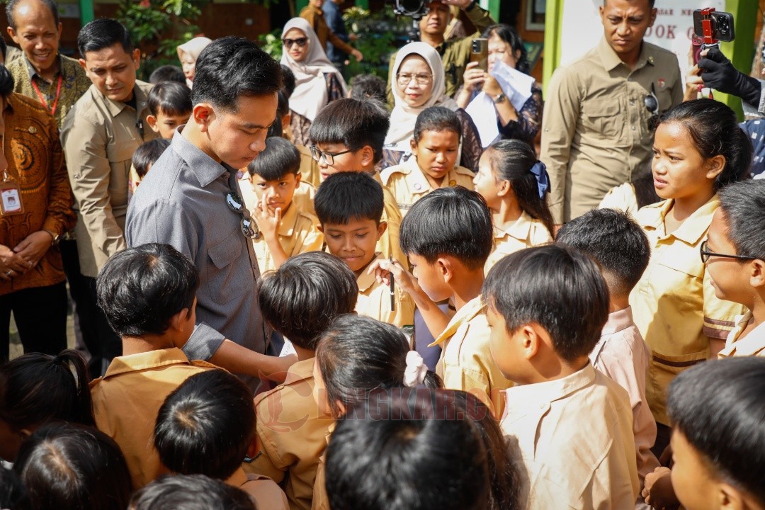 Wakil Presiden RI Gibran Rakabuming Raka saat meninjau pelaksanaan Cek Kesehatan Gratis (CKG) di SDN Ledok 05, Kecamatan Argomulyo, Kota Salatiga, Jumat (7/11/2025). Foto: dokumentasi