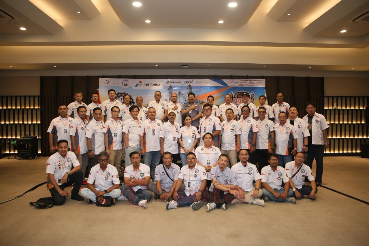 Anggota Mercedes-Benz W202 Club Indonesia usai ikuti Rakernas di Semarang. (dok Alan Henry)