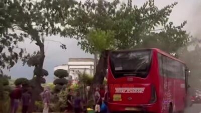 Bus Trans Semarang alami insiden kebakaran di tanjakan Silayur. (dok Istimewa)