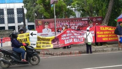 Aksi di depan RS Wongsonegoro. (dok Istimewa)
