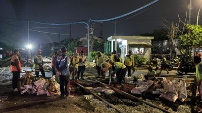 KAI Daop 4 Semarang lakukan perbaika geometri rel di kawasan Jalan Kaligawe Raya, Kota Semarang. (dok KAI)