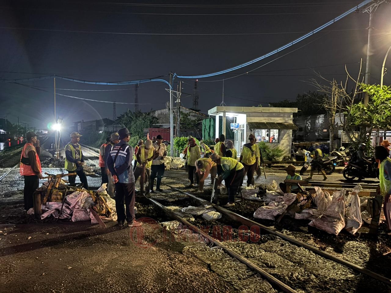 KAI Daop 4 Semarang lakukan perbaika geometri rel di kawasan Jalan Kaligawe Raya, Kota Semarang. (dok KAI)