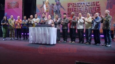 Wali Kota Semarang, Agustina Wilujeng Pramestuti saat membuka Festival Wayang Semesta di Lapangan Pancasila, Simpang Lima Semarang. (dok Pemkot Semarang)