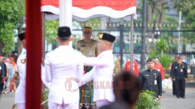 Wakil Wali Kota Semarang, Iswar Aminuddin saat memimpin upacara peringatan Hari Pahlawan di Balaikota Semarang. (dok Pemkot Semarang)