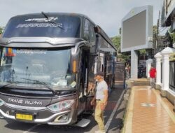 Tak Terkait AMPB, Warga Pati Jenguk Botok dan Teguh di Mapolda Jateng