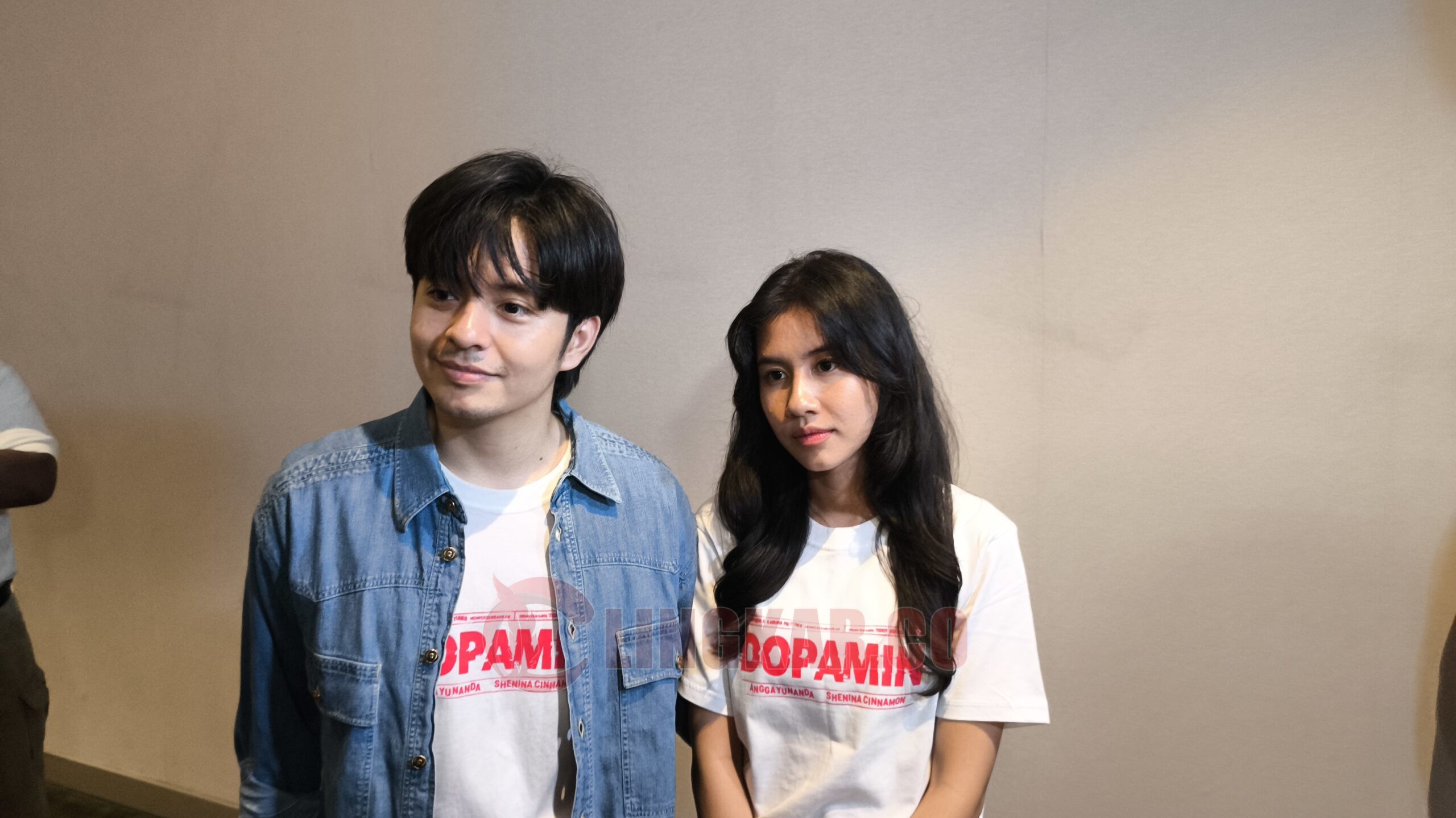 Angga Yunanda dan Shenina Cinnamon saat dijumpai usai promosi film di Semarang. (dok Alan Henry)