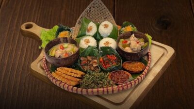 Hotel @HOM Semarang hadirkan makaan siang ala Nusantara "Bancaan Simpang Lima". (dok @HOM Semarang)