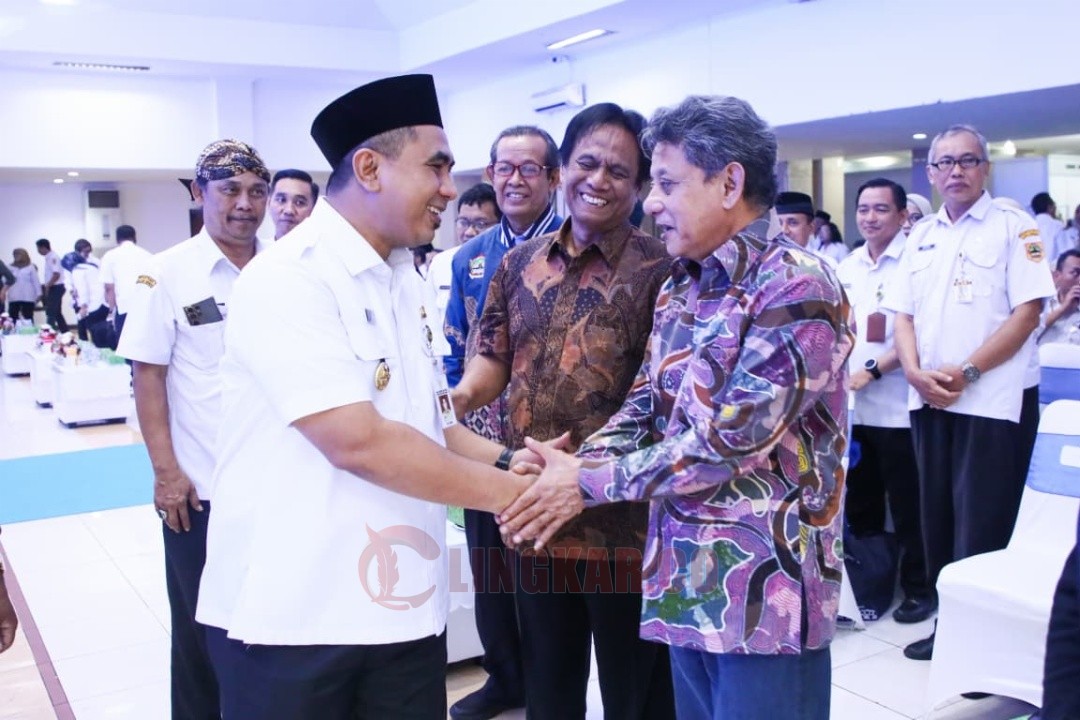 Wakil Gubernur Jawa Tengah Taj Yasin Maimoen saat menghadiri Puncak Peringatan Hari Guru Nasional Tingkat Provinsi Jawa Tengah Tahun 2025,di Museum Ranggawarsita Semarang, Rabu (10/12/2025). Foto: dokumentasi