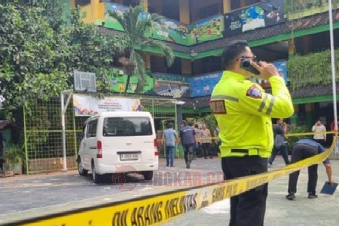 Mobil MBG di Jakarta Utara Hantam Gerbang Sekolah Tabrak Siswa SD