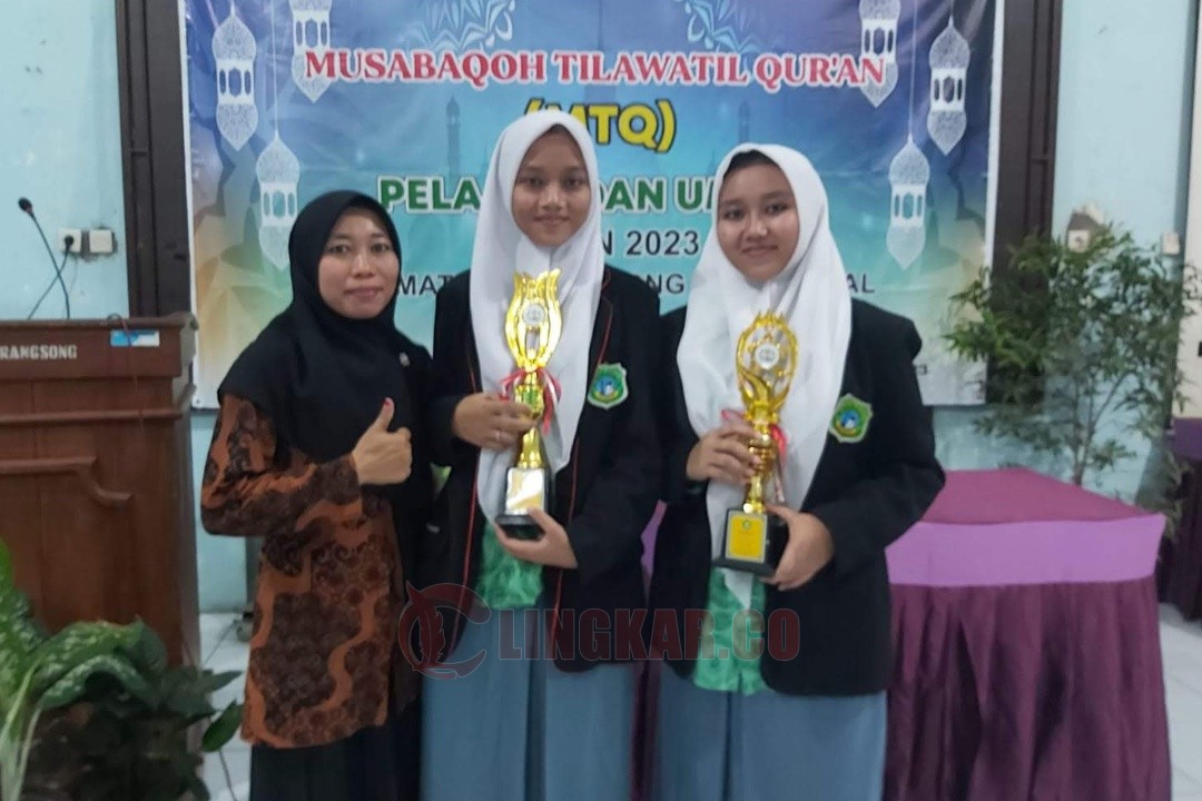 Dua siswi MA Sabilunnajah Kendal meraih juara dua pada cabang Tilawah dan Tahfizh Al Qur'an pada MTQ tingkat Kecamatan Brangsong. Foto: dokumentasi