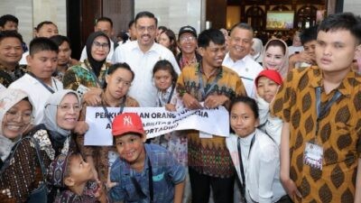 Menteri UMKM Maman Abdurahman saat menghadiri peringatan Hari Disabilitas Internasional 2025 di Jakarta, Senin (8/12/2025)