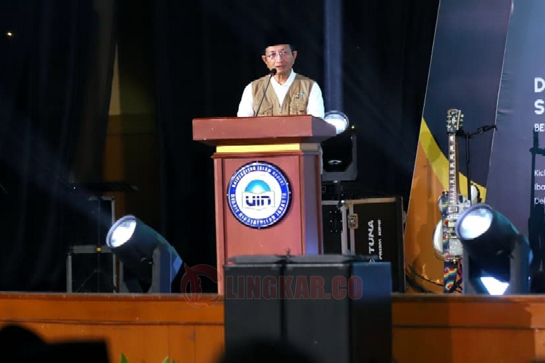 Menteri Agama, Prof Dr Nasaruddin Umar dalam kegiatan Donasi Peduli Sumatra bersama Wali Band yang digelar di UIN Syarif Hidayatullah Jakarta.