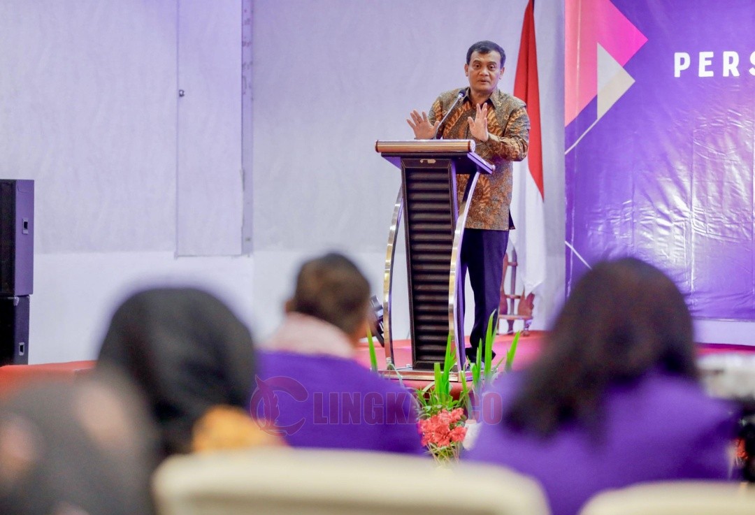 Gubernur Jateng Ahmad Luthfi saat menghadiri pelantikan Pengurus Wilayah Persatuan Dokter Gigi Indonesia (PDGI) Jawa Tengah bersama pengurus cabang PDGI se-Jawa Tengah, di Hotel Metro, Kota Semarang, Sabtu (13/12/2025).