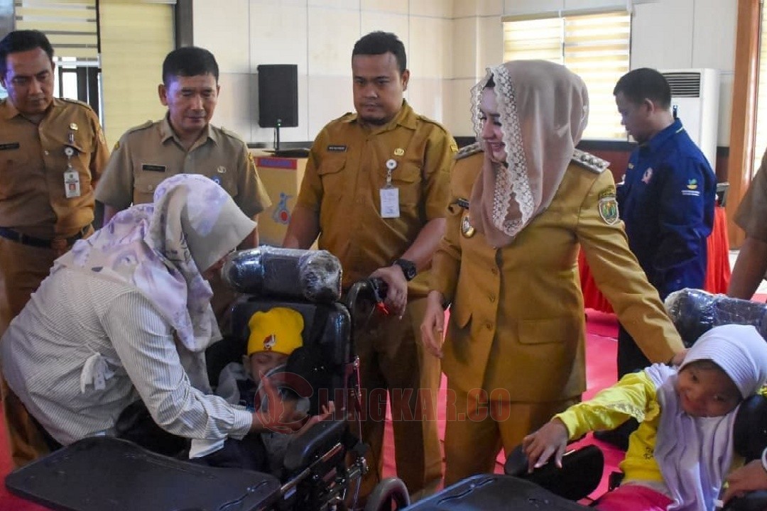 Bupati Pekalongan, Fadia Arafiq dalam kegiatan peringatan Hari Disabilitas Internasional yang digelar di Aula Setda Lantai 1 Kabupaten Pekalongan, Selasa (16/12/2025). Foto: dokumentasi