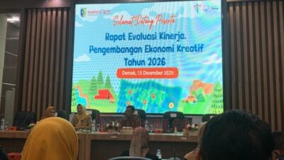 Rapat Evaluasi Kinerja Pengembangan Ekonomi Kreatif (Ekraf) Tahun 2025 di Gedung Gradhika Bina Praja, Kabupaten Demak, Senin (15/12/25). Foto: dokumentasi