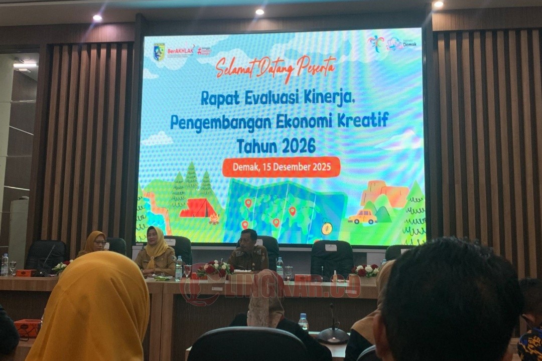 Rapat Evaluasi Kinerja Pengembangan Ekonomi Kreatif (Ekraf) Tahun 2025 di Gedung Gradhika Bina Praja, Kabupaten Demak, Senin (15/12/25). Foto: dokumentasi