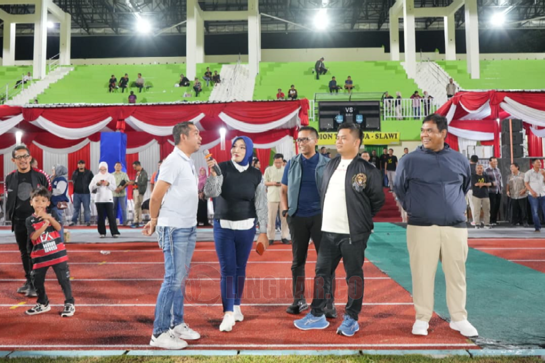Bupati Ischak Maulana Rohman saat resmikan Jogging dan Running Track di lingkungan Gor Trisanja, Kabupaten Tegal. Foto: dokumentasi