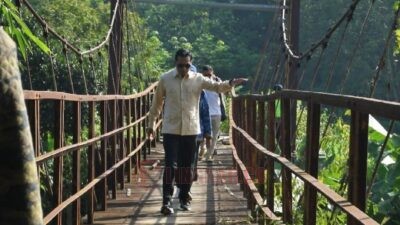 Wakil Bupati Batang Suyono pada Rabu (17/12/2025) saat meninjau langsung jembatan Si Guo. Foto: dokumentasi