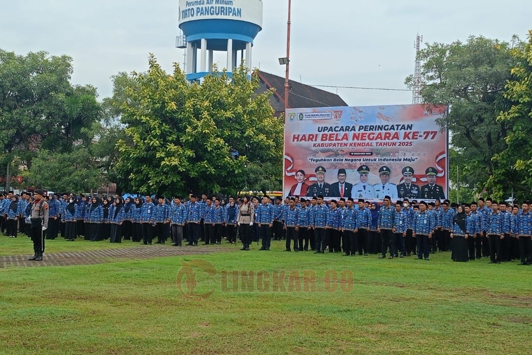 Upacara peringatan Hari Bela Negara ke-77 di Alun-alun Kendal, Jumat (19/12/2025). Foto: istimewa
