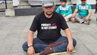 Aksi topo pepe ABJAT Jateng tuntut kenaikan upah 2026. Foto: istimewa