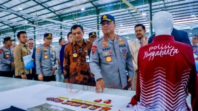 Gubernur Jateng, Ahmad Luthfi mendampingi Wakapolri, Dedi Prasetyo menghadiri peresmian revitalisasi pabrik kawasan industri di Jalan Lingkar Luar Pemalang, Jumat (19/12/2025). Foto: dokumentasi