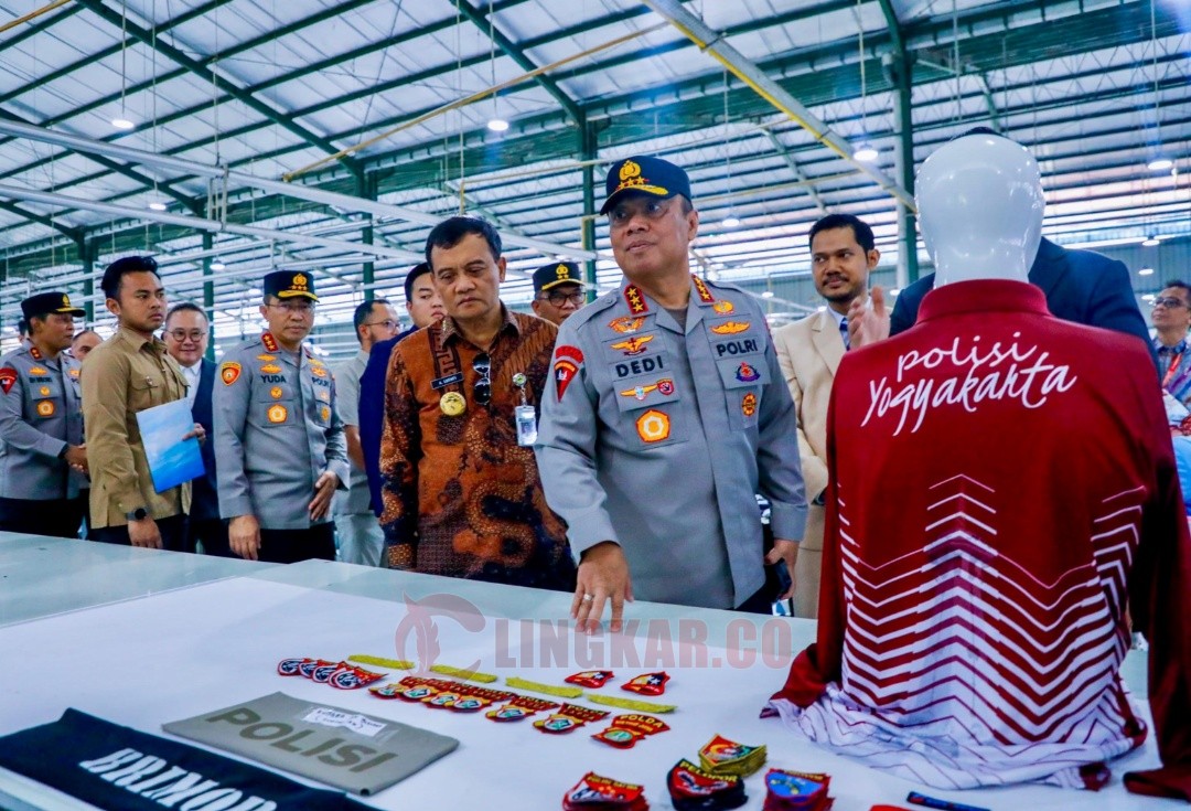 Gubernur Jateng, Ahmad Luthfi mendampingi Wakapolri, Dedi Prasetyo menghadiri peresmian revitalisasi pabrik kawasan industri di Jalan Lingkar Luar Pemalang, Jumat (19/12/2025). Foto: dokumentasi