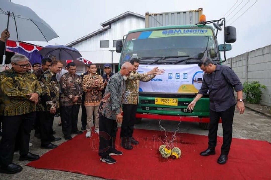 Menteri UMKM Maman Abdurrahman saat melepas ekspor rotan di Kabupaten Sukoharjo, Jawa Tengah, Kamis (18/12/2025). Foto: dokumentasi