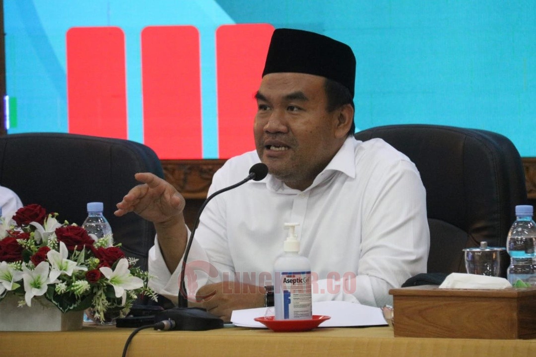Bupati Blora, Arief Rohman dalam Rapat Koordinasi Pengendalian Operasional Kegiatan yang digeldi Ruang Pertemuan Sekretariat Daerah, Jumat (19/12/2025). Foto: dokumentasi