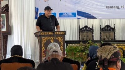 Wakil Bupati Rembang, Mochamad Hanies Cholil Barro’ saat membuka Rapat Kerja Kabupaten (Rakerkab) KONI Kabupaten Rembang 2025, di Pendapa Museum Kartini, Jumat (19/12/2025). Foto: dokumentasi