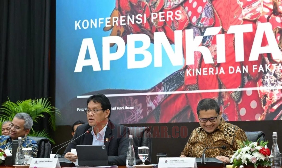 konferensi pers APBN Kita edisi Desember 2025 dikantor Kemenkeu, Jakarta, Kamis (18/12/2025).