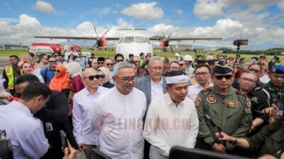 Gubernur Jawa Barat, Dedi Mulyadi dan Wali Kota Bandung, Muhammad Farhan saat menghadiri penerbangan perdana ke Semarang. Foto: dokumentasi/istimewa