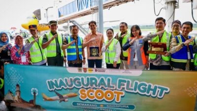 Pendaratan perdana maskapai Scoot di Bandara Internasional Jenderal Ahmad Yani Semarang, Selasa (23/12/2025).