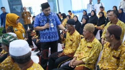 Wakil Gubernur Jawa Tengah, Taj Yasin Maimoen saat berdialog dengan warga binaan dalam peresmian Rumah Singgah Rehabilitasi Sosial PGOT di Kabupaten Banyumas, Selasa (23/12/2025).