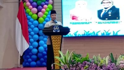 Wali Kota Depok Supian Suri saat Jambore Bunda PAUD yang dirangkaikan dengan Peringatan Hari Ibu (PHI) ke-97 Tingkat Kota Depok, di Aula Serbaguna Gedung Dibaleka 2 Balai Kota Depok, Jumat (19/12/25).
