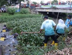 Antisipasi Bahaya Puncak Musim Hujan, Pemkab Brebes Gotong Royong Bersihkan Kali Sigeleng Limbangan