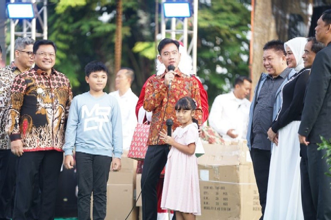 Wakil Presiden Gibran Rakabuming Raka dalam perayaan Natal bersama di Alun-alun Pancasila, Kota Salatiga, Jawa Tengah, Kamis pagi (25/12/2025) pagi. Foto: dokumentasi
