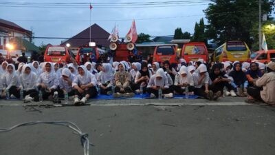 Buruh perempuan saat melakukan aksi di depan kantor Balai Kota Semarang beberapa waktu lalu. Foto: Muso/Lingkar.co