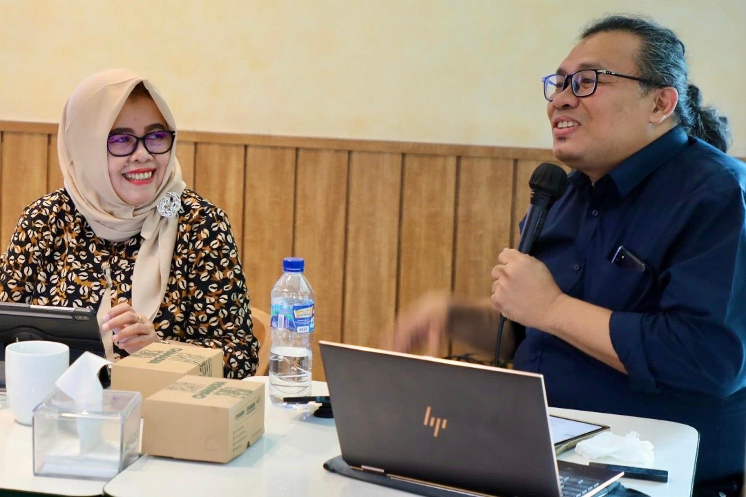 Guru Besar Ekonomi Undip, Prof. Dr. Firmansyah saat kegiatan Outlook 2026: Refleksi, Capaian, dan Tantangan Pembangunan Jawa Tengah di Chanadia Cipta Rasa, Jl. Erlangga, Kota Semarang, Sabtu (27/12/2025). Foto: dokumentasi