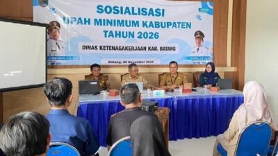 Sosialisasi Penetapan Upah Minimum Kabupaten (UMK) Batang Tahun 2026 di Kantor Disnaker Batang, Kabupaten Batang, Jawa Tengah, Senin (29/12/2025)