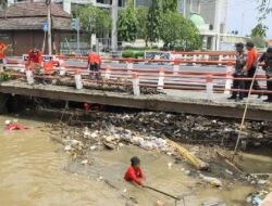 Tumpukan Sampah di Sungai Jadi Kado Jelang Akhir Tahun 2025 untuk Pemkab Kendal